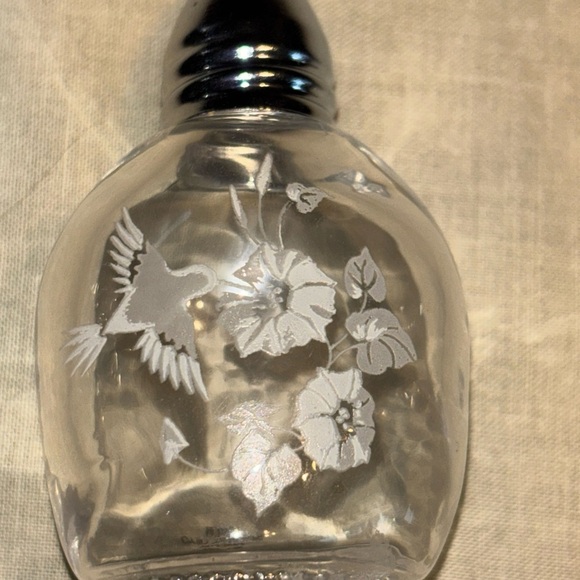 Vintage Avon  Salt &‎ Pepper Shakers - Hummingbird Etching 24% Full Lead Crystal - Picture 2 of 4